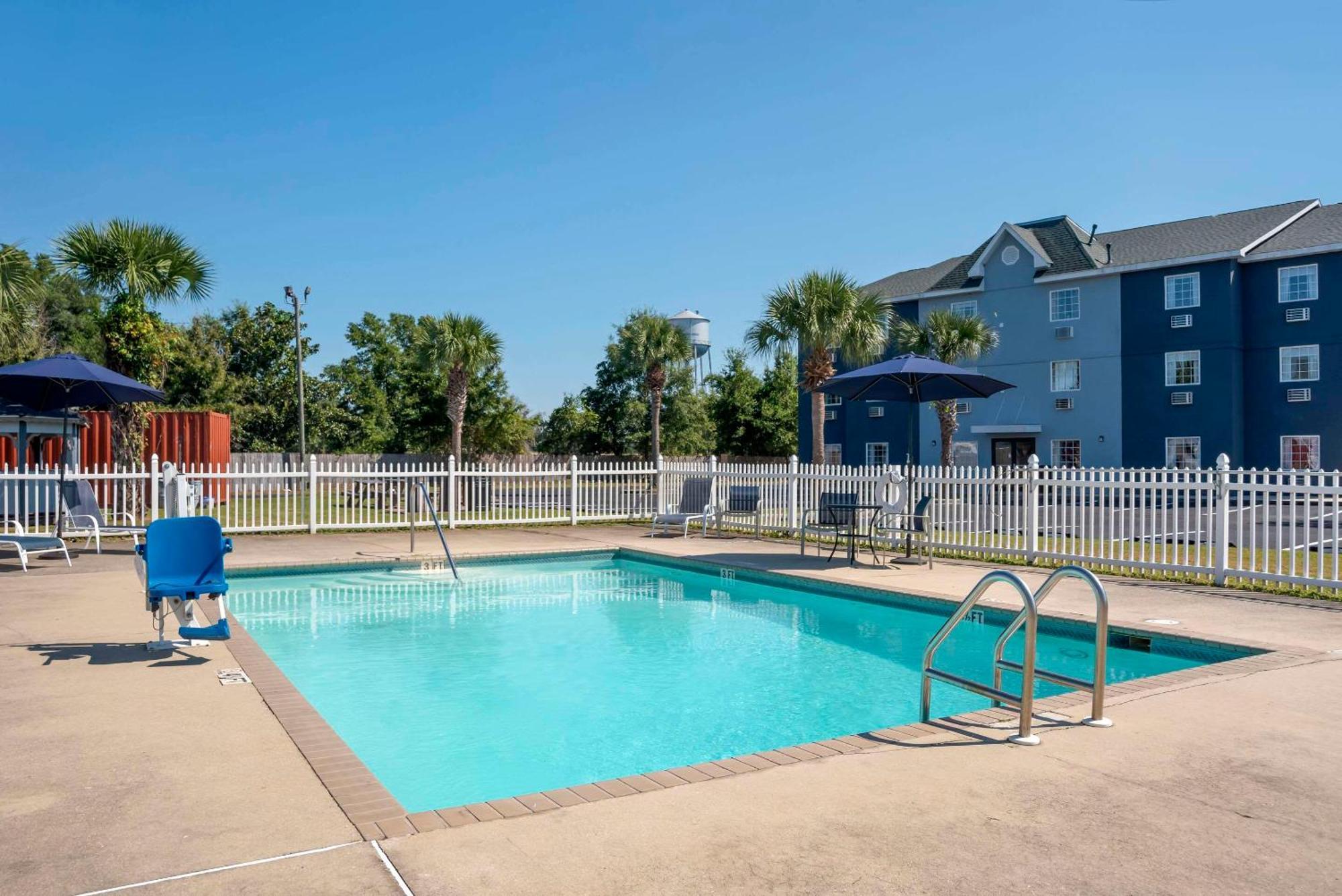 Comfort Inn Pensacola Near Nas Corry Station Beach Haven Exterior foto